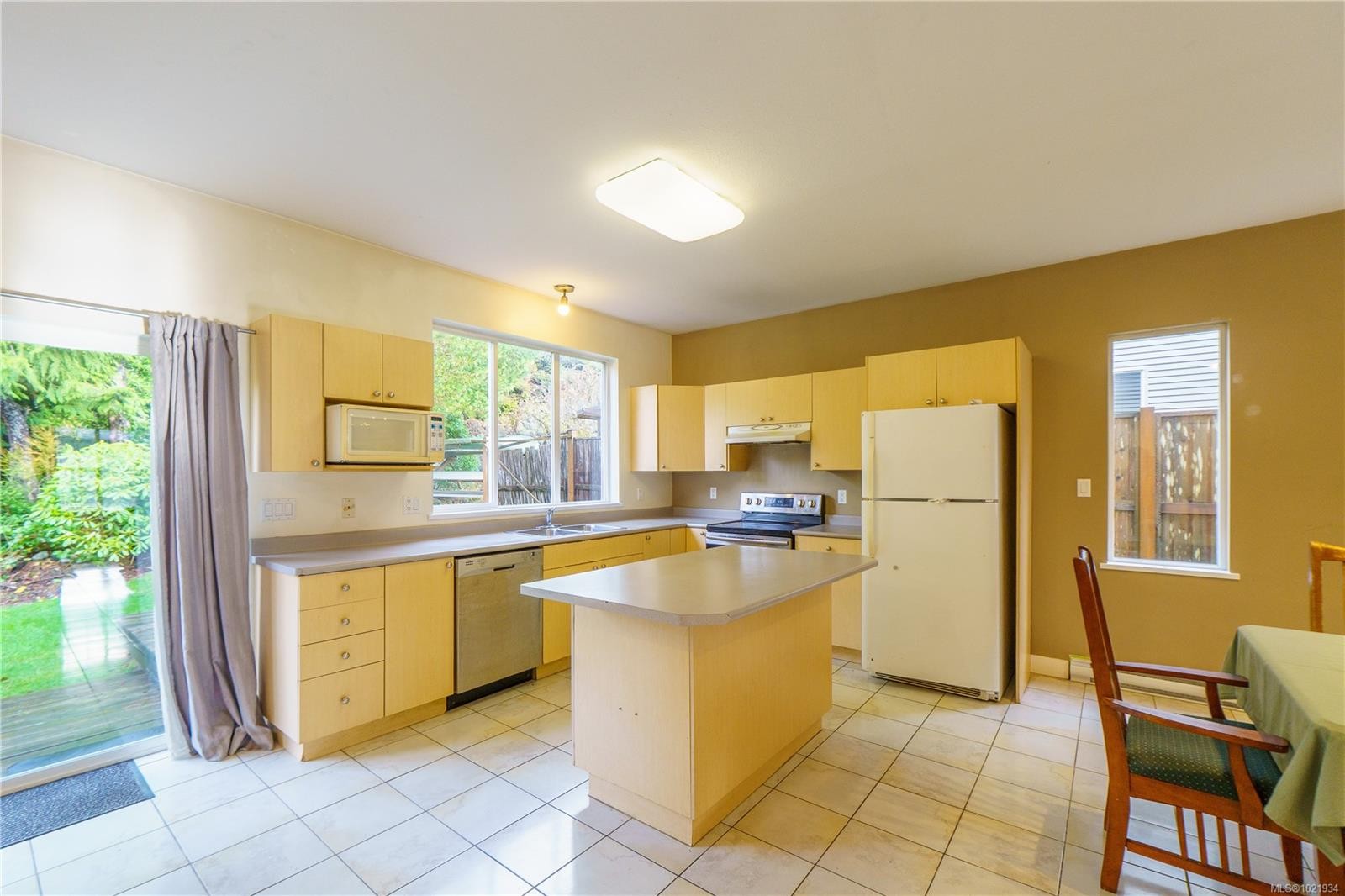 809 Ocean Park Dr, Tofino, BC