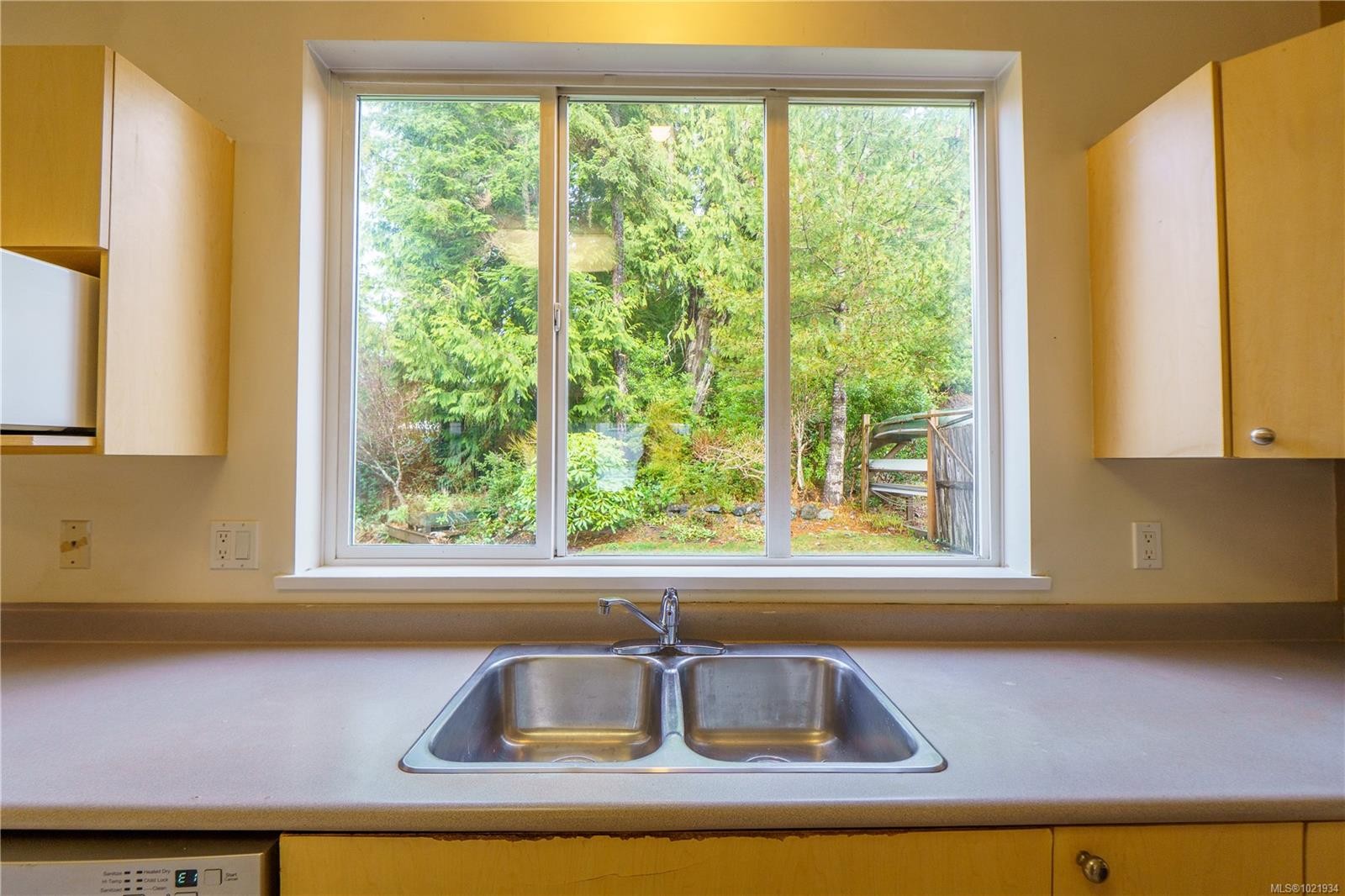 809 Ocean Park Dr, Tofino, BC