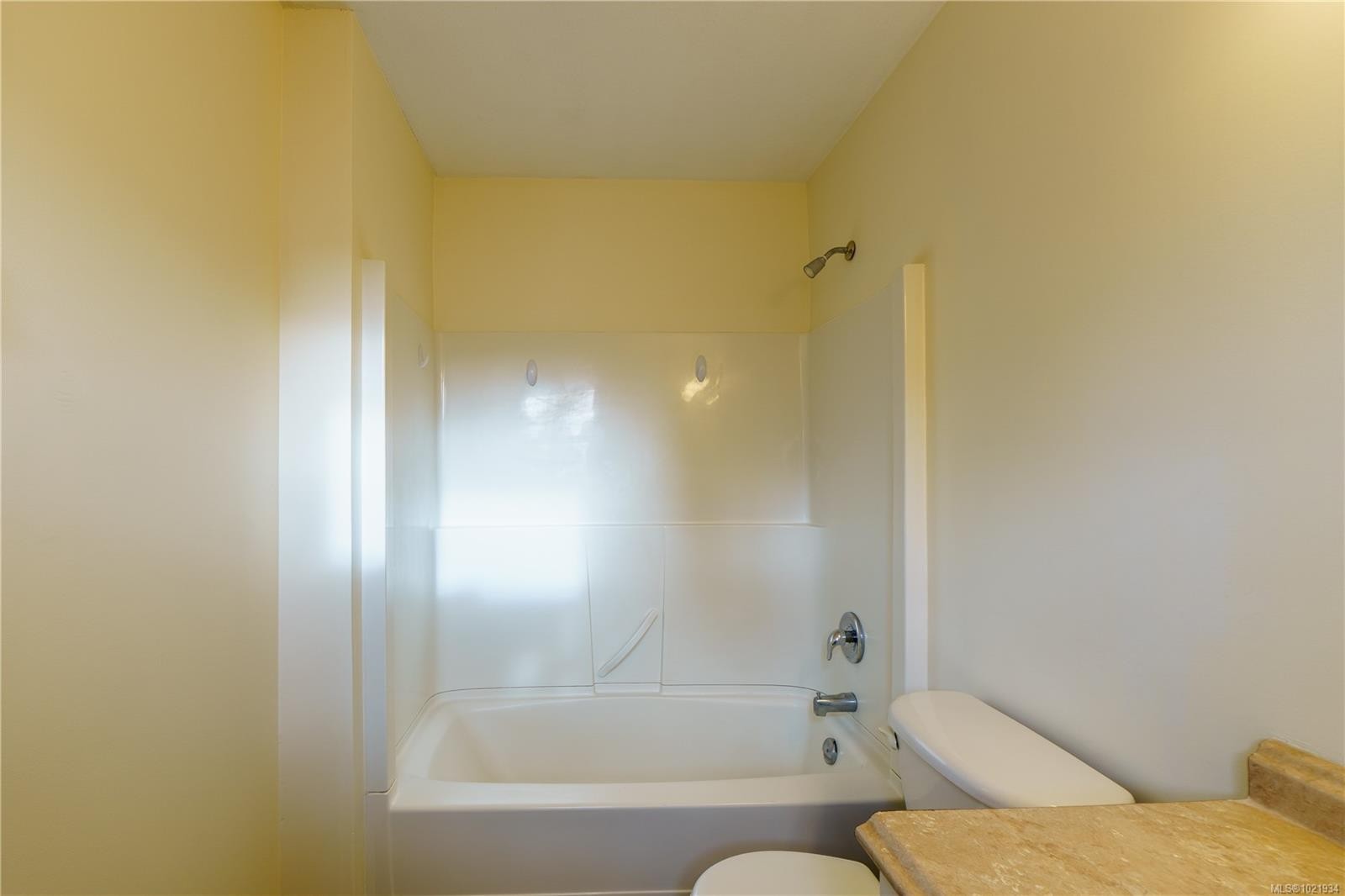 809 Ocean Park Dr, Tofino, BC