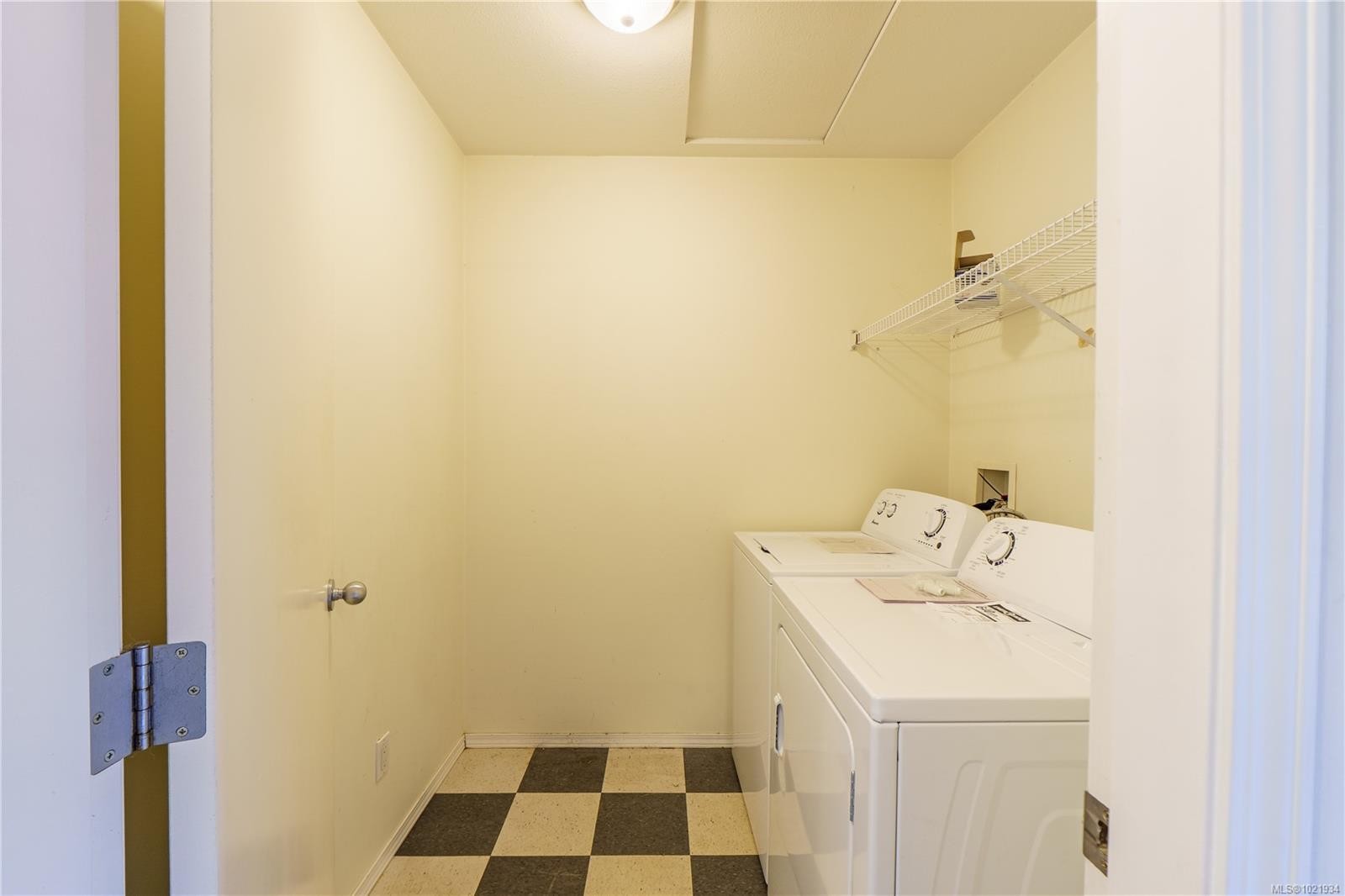 809 Ocean Park Dr, Tofino, BC