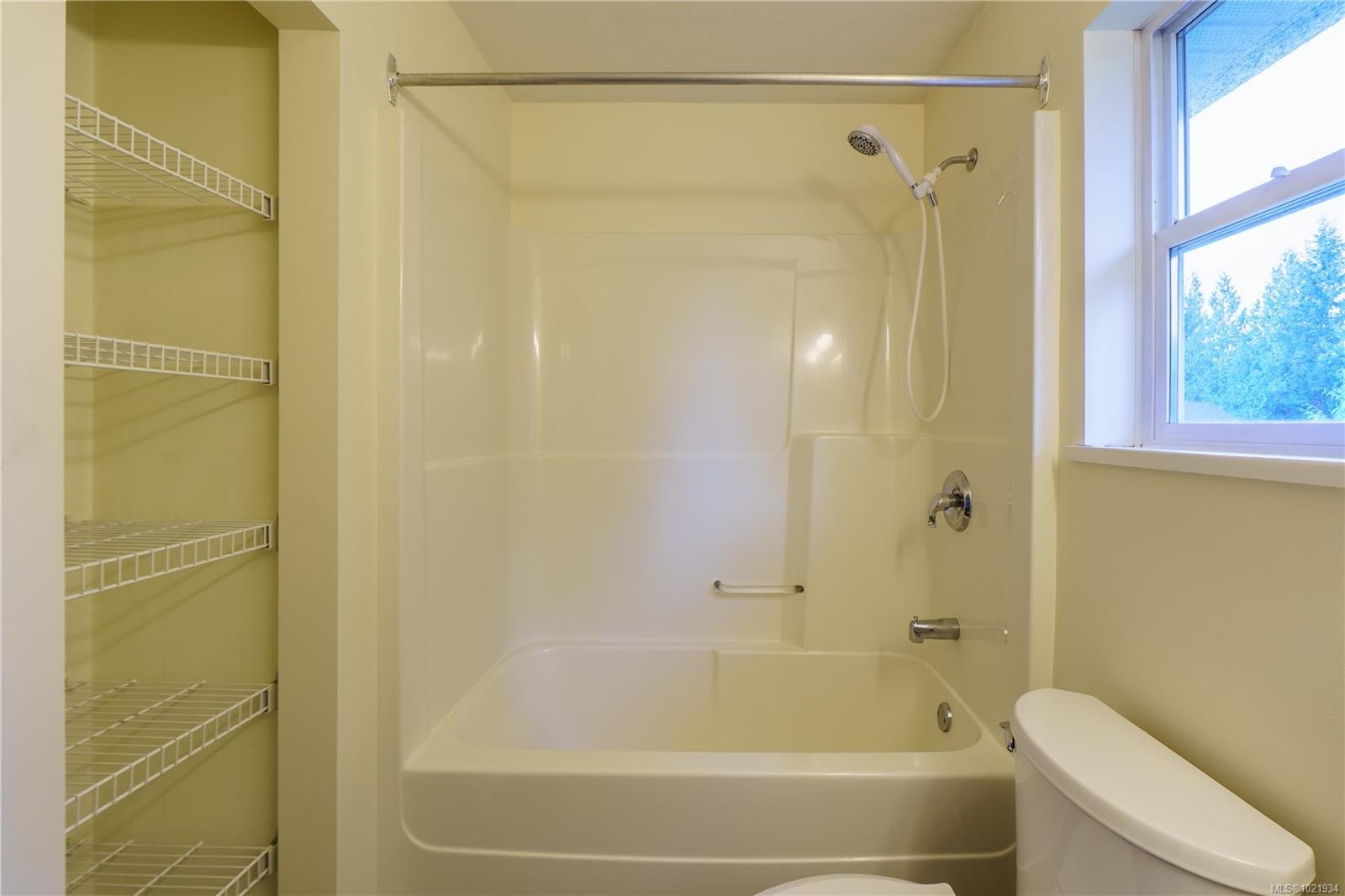 809 Ocean Park Dr, Tofino, BC