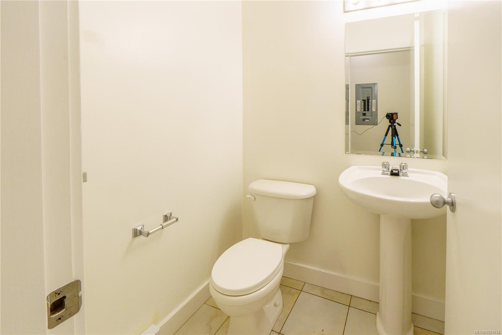 809 Ocean Park Dr, Tofino, BC