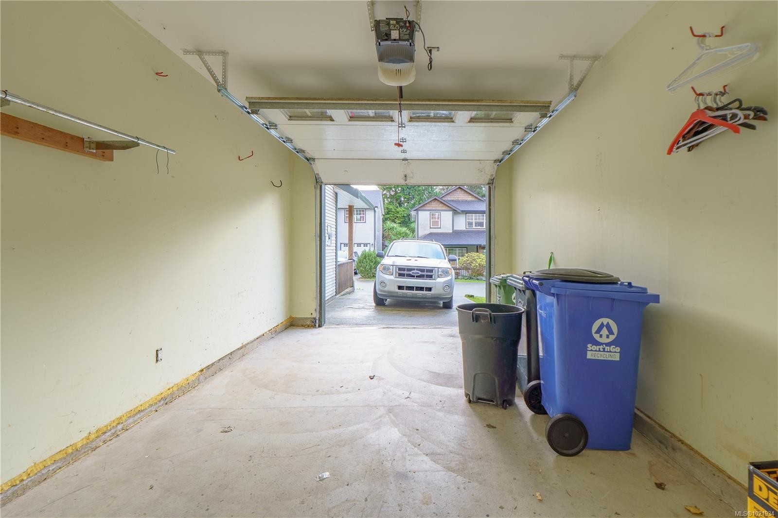 809 Ocean Park Dr, Tofino, BC