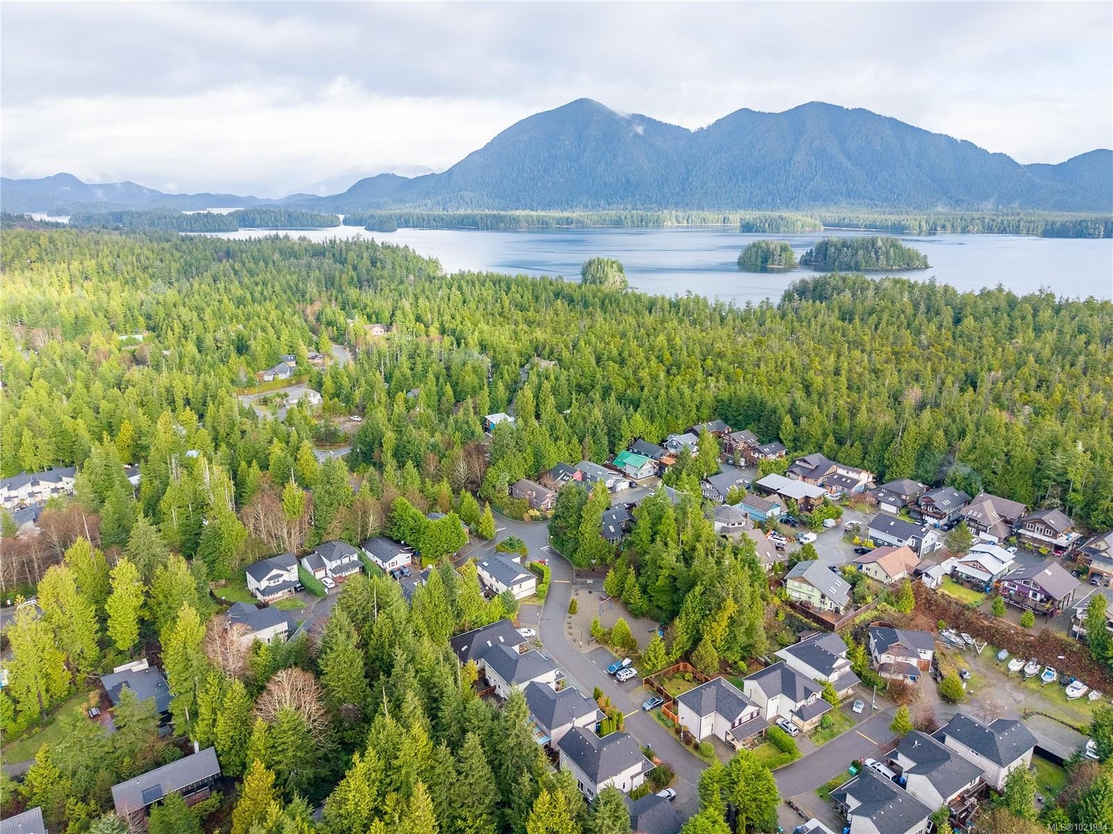 809 Ocean Park Dr, Tofino, BC