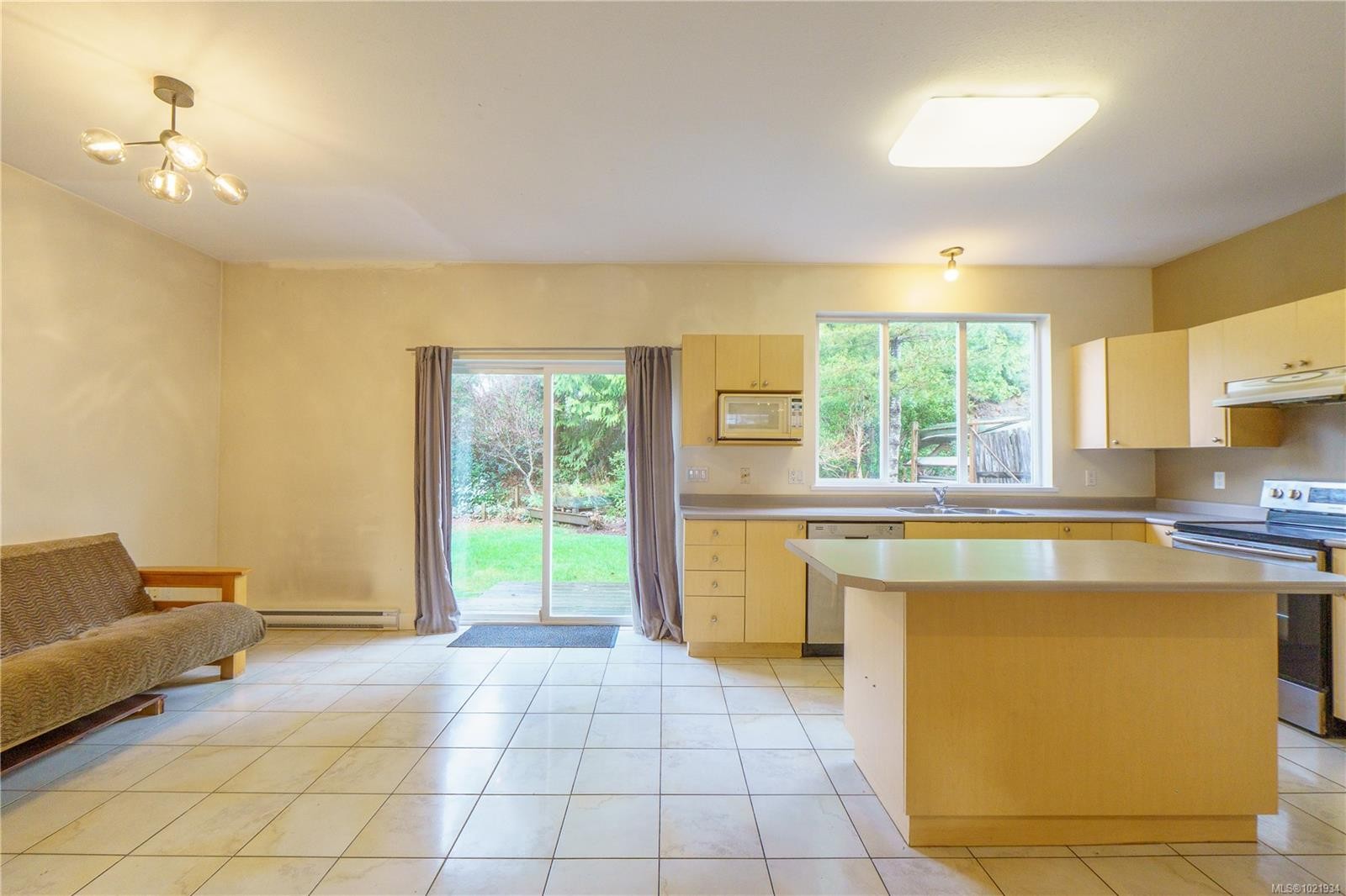 809 Ocean Park Dr, Tofino, BC