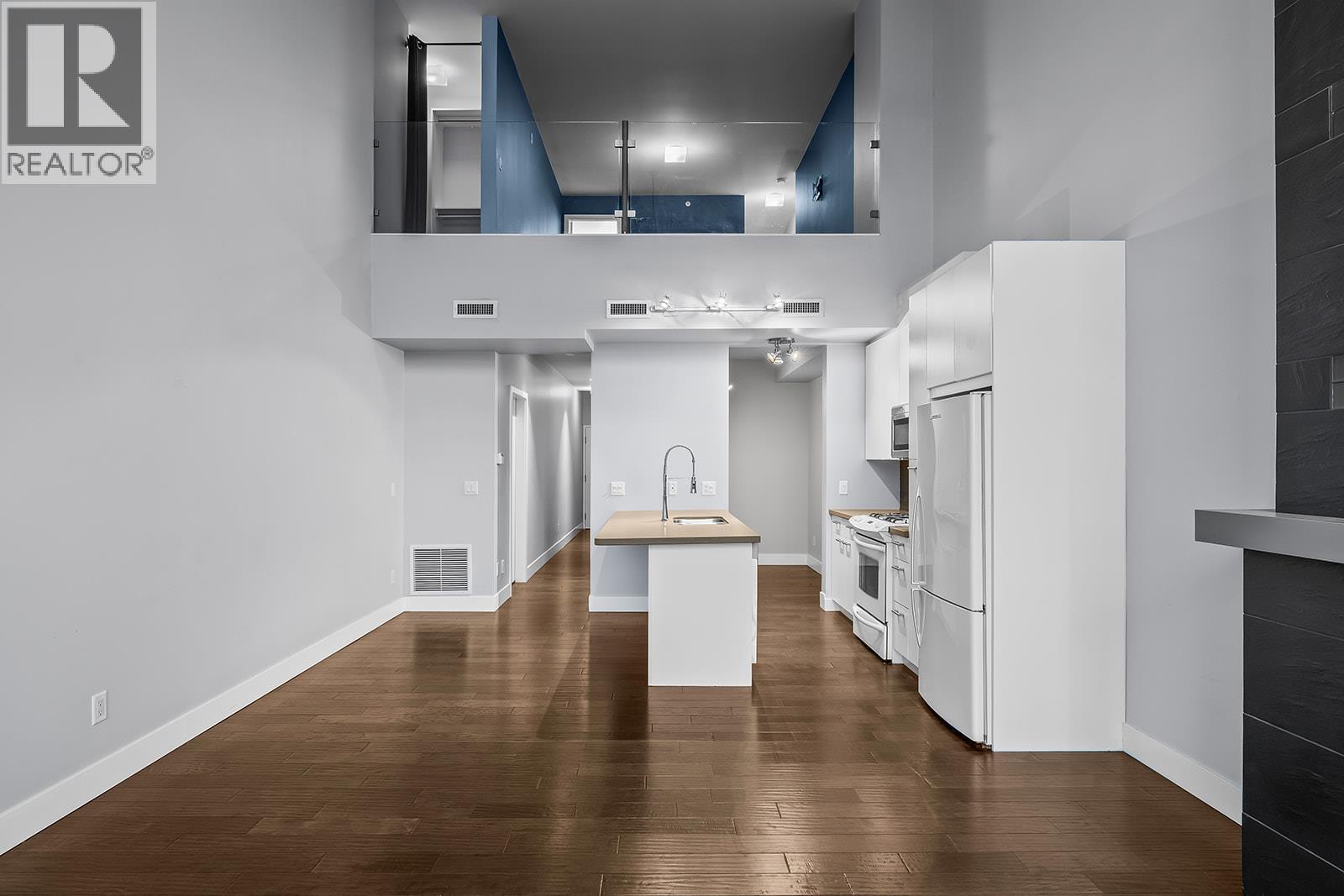 1289 Ellis Street Unit# 411, Kelowna, BC - Indoor Photo Showing Kitchen