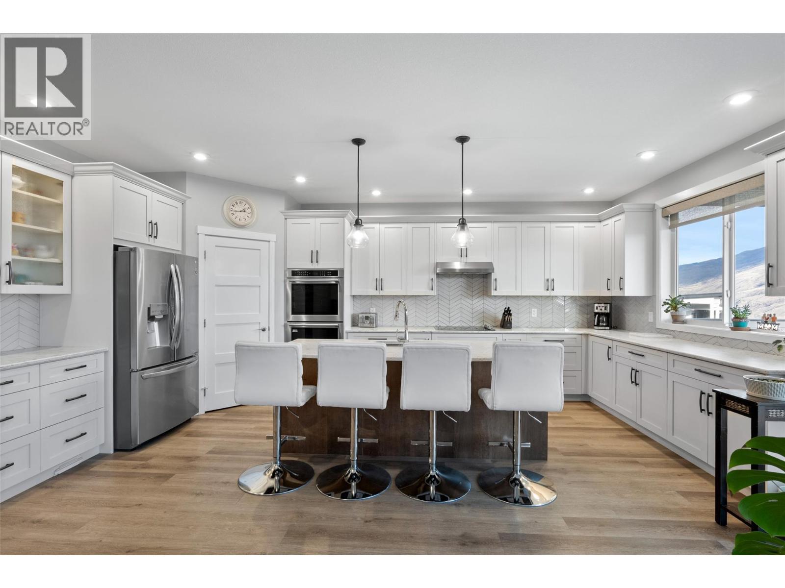 2244 Doubletree Crescent, Kamloops, BC - Indoor Photo Showing Kitchen With Upgraded Kitchen