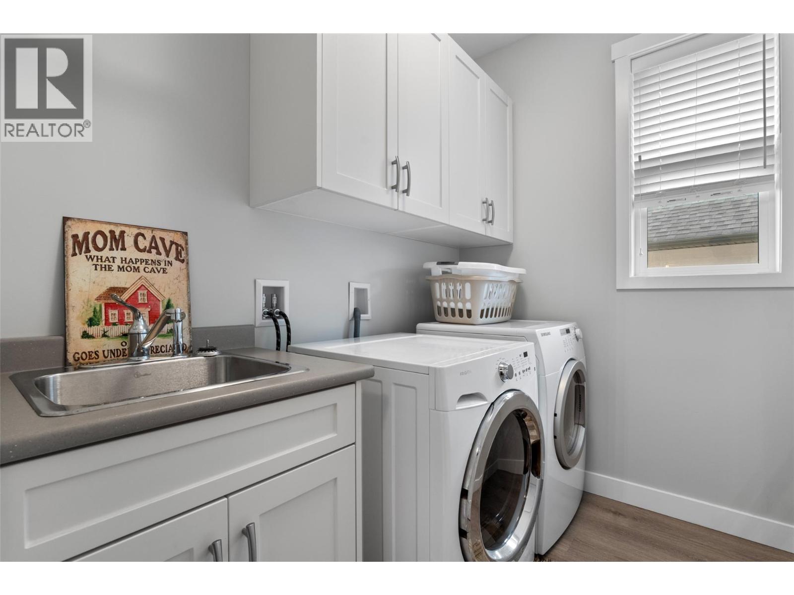 2244 Doubletree Crescent, Kamloops, BC - Indoor Photo Showing Laundry Room