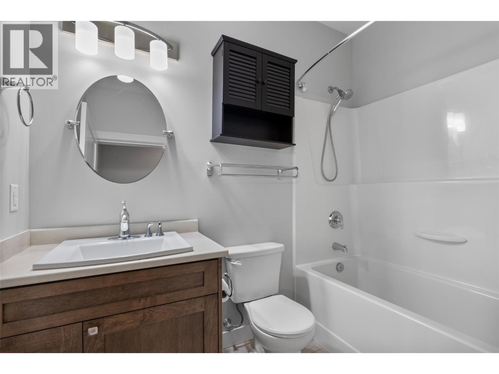 2244 Doubletree Crescent, Kamloops, BC - Indoor Photo Showing Bathroom