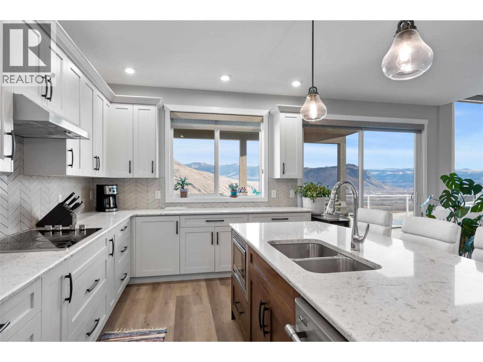 2244 Doubletree Crescent, Kamloops, BC - Indoor Photo Showing Kitchen With Double Sink With Upgraded Kitchen
