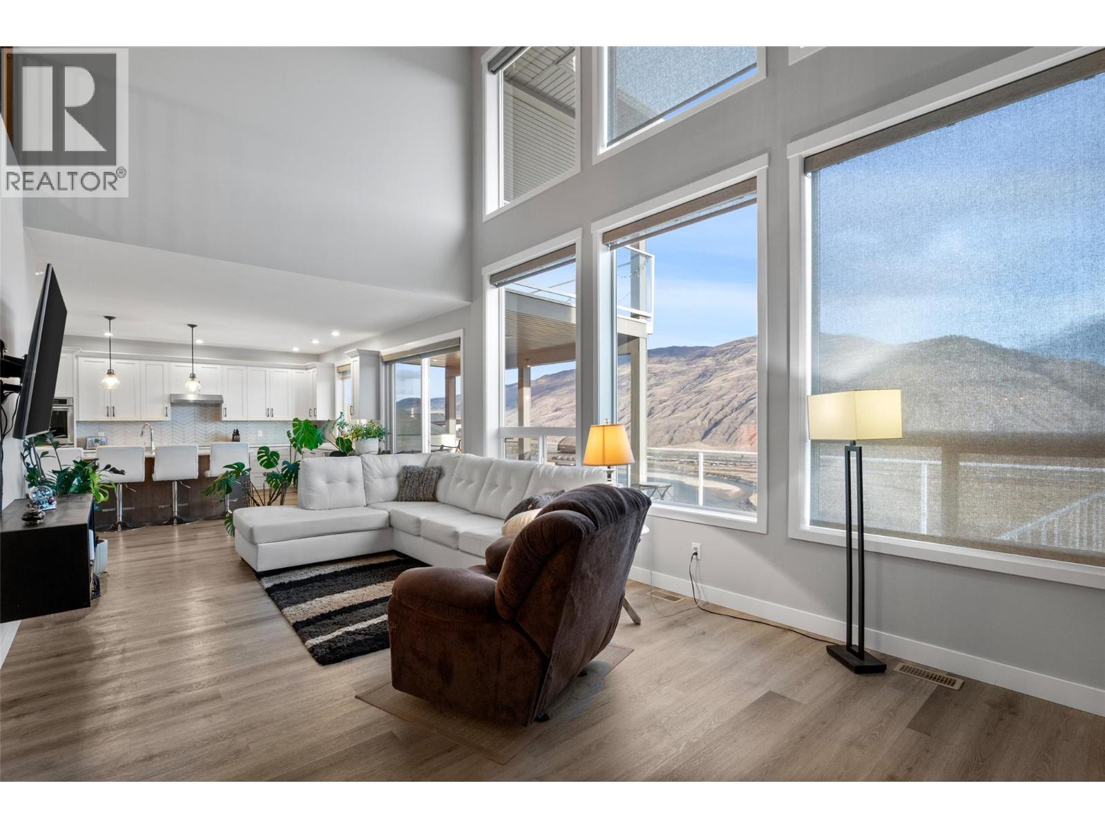 2244 Doubletree Crescent, Kamloops, BC - Indoor Photo Showing Living Room