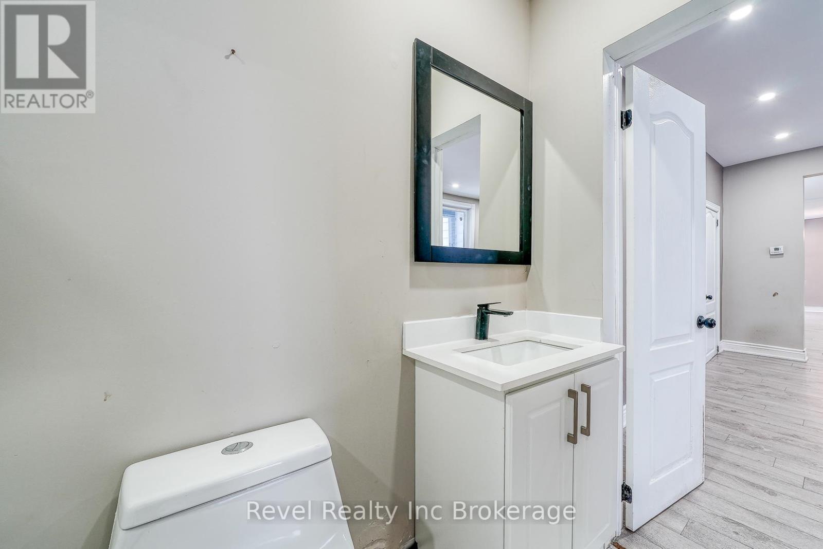 123 Charles Street E, Ingersoll (Ingersoll - South), ON - Indoor Photo Showing Laundry Room