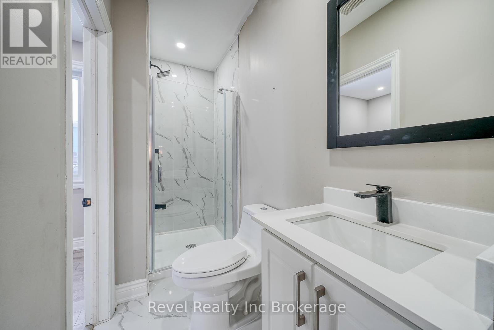 123 Charles Street E, Ingersoll (Ingersoll - South), ON - Indoor Photo Showing Bathroom