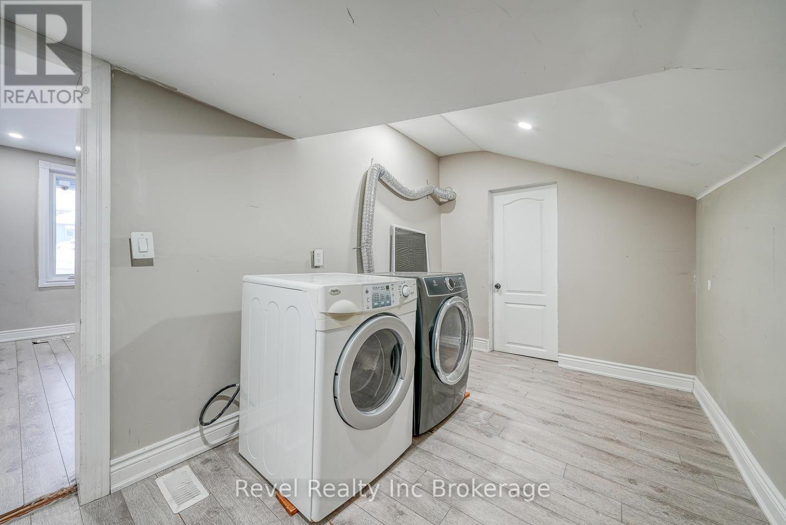 123 Charles Street E, Ingersoll (Ingersoll - South), ON - Indoor Photo Showing Laundry Room