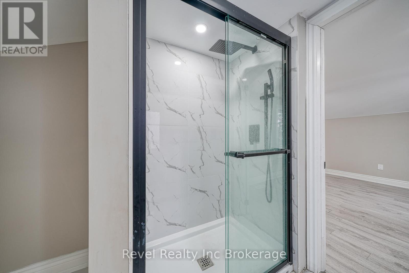 123 Charles Street E, Ingersoll (Ingersoll - South), ON - Indoor Photo Showing Bathroom