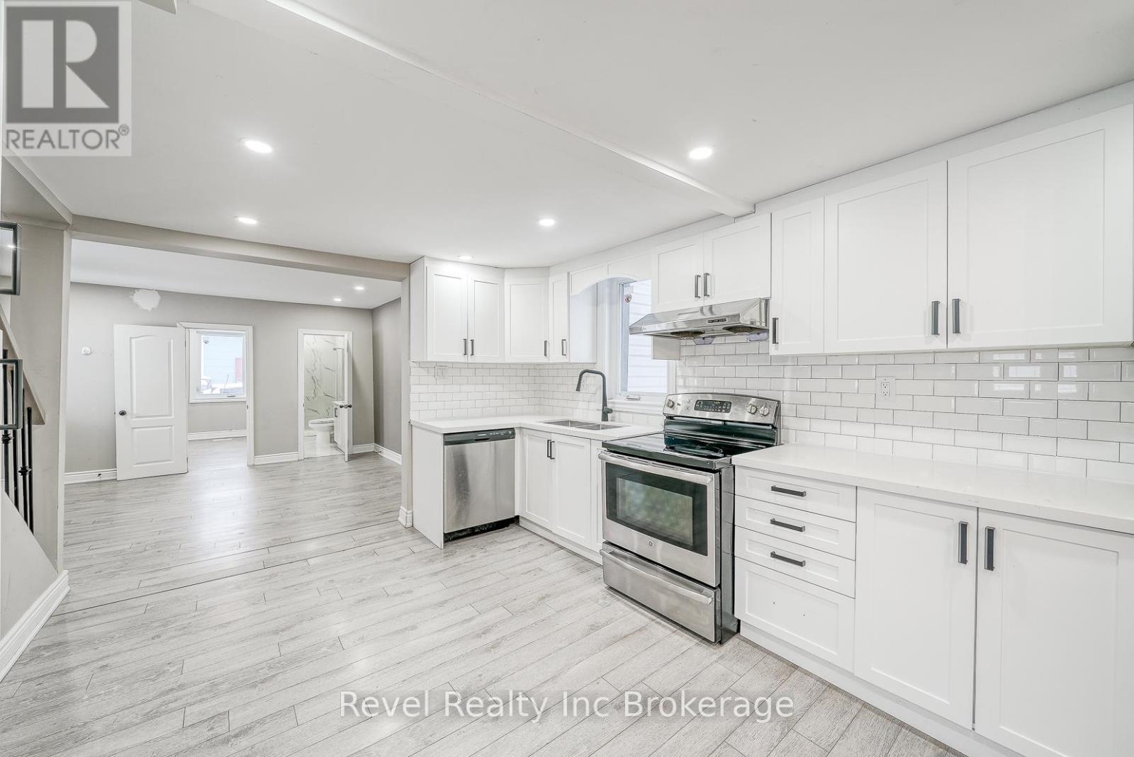 123 Charles Street E, Ingersoll (Ingersoll - South), ON - Indoor Photo Showing Kitchen