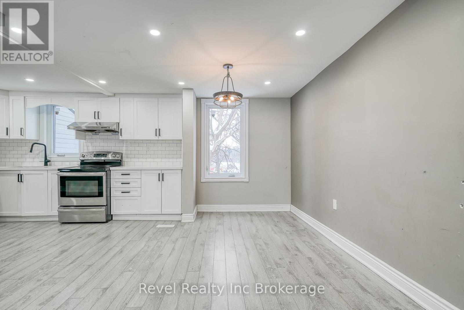 123 Charles Street E, Ingersoll (Ingersoll - South), ON - Indoor Photo Showing Kitchen