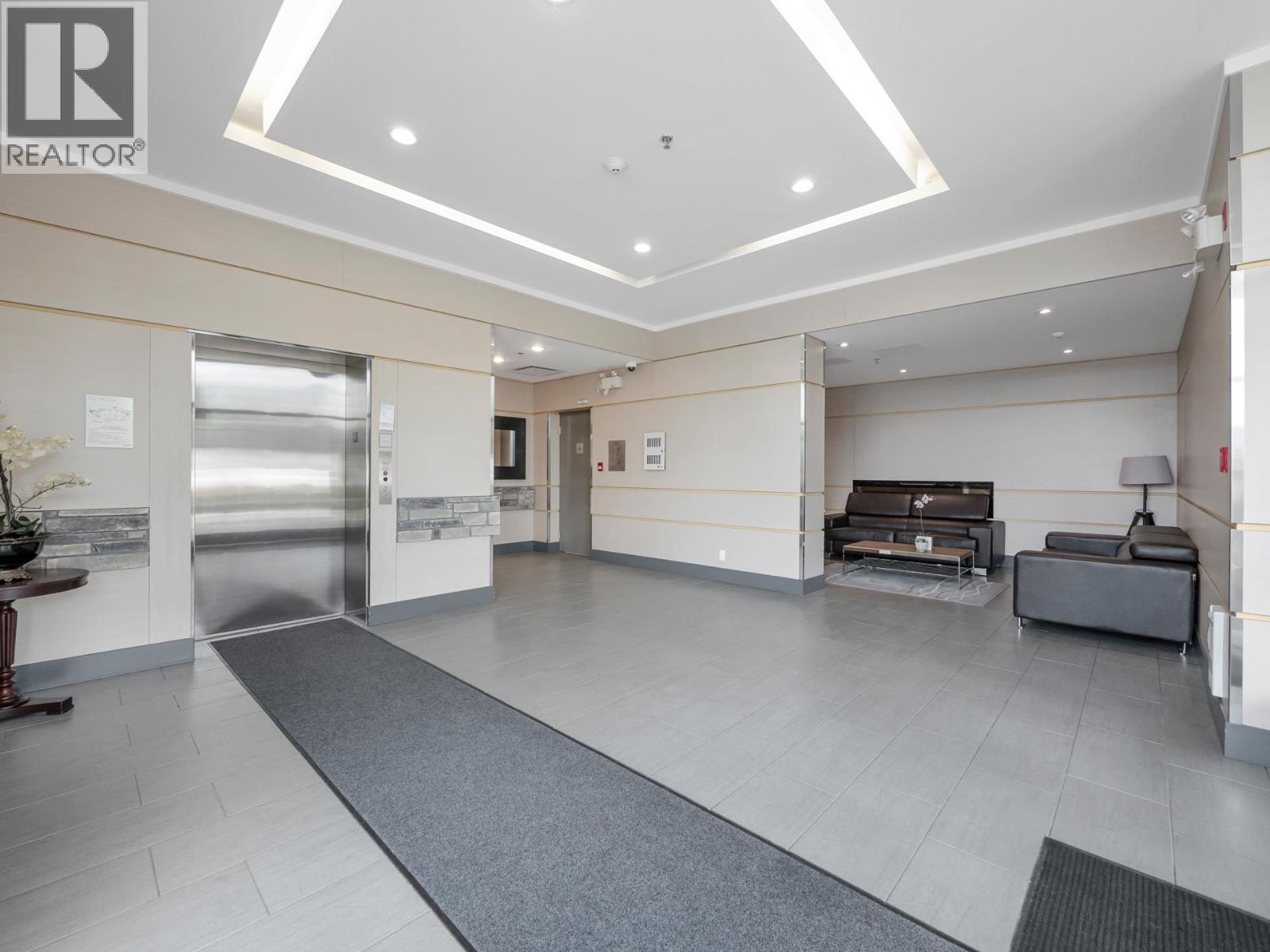 101 875 Gibsons Way, Gibsons, BC