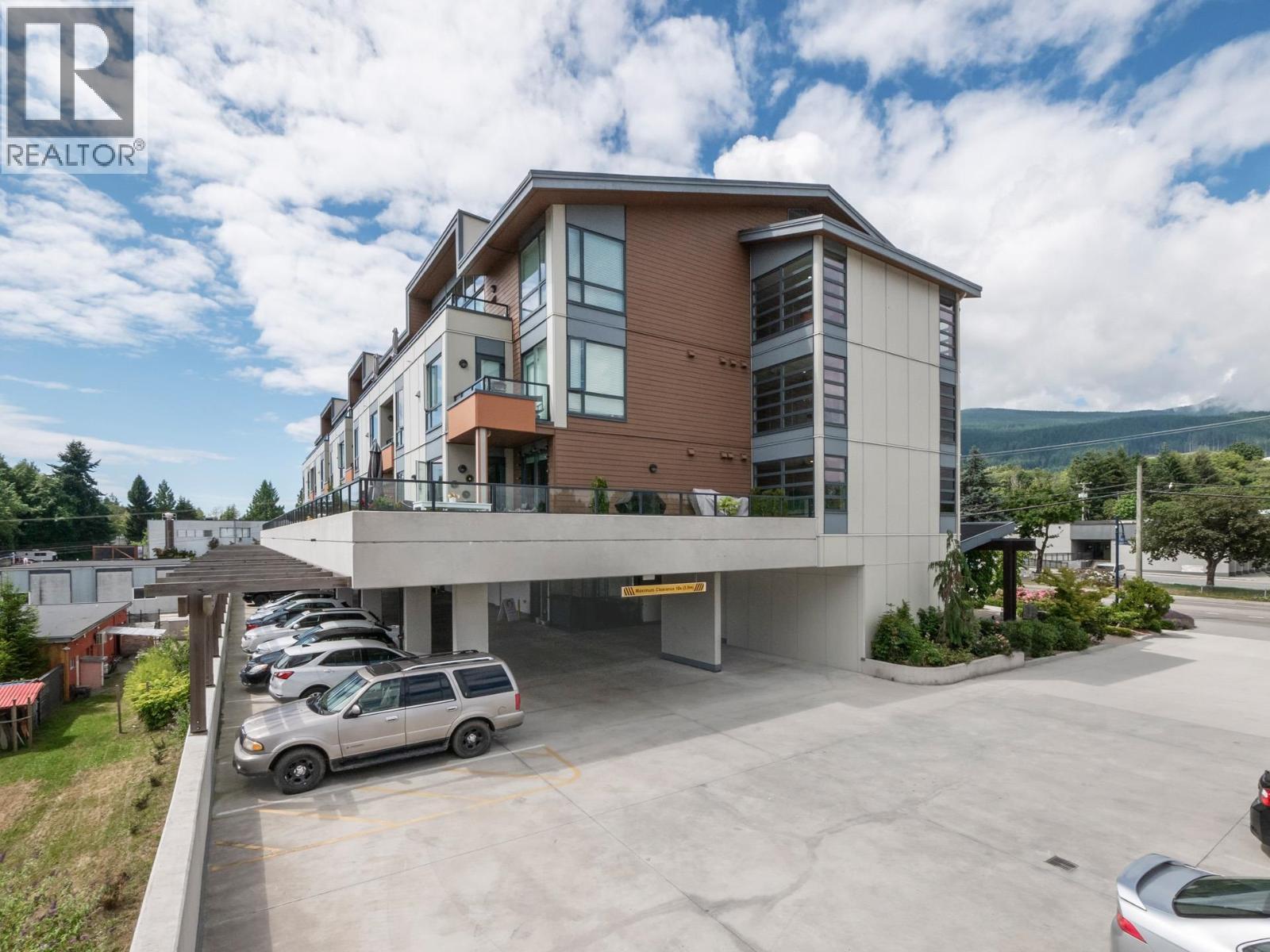 101 875 Gibsons Way, Gibsons, BC