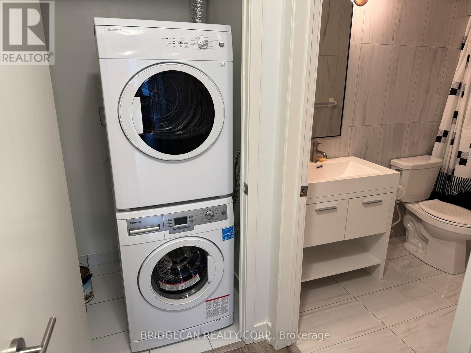 414 - 106 Dovercourt Road, Toronto, ON - Indoor Photo Showing Laundry Room