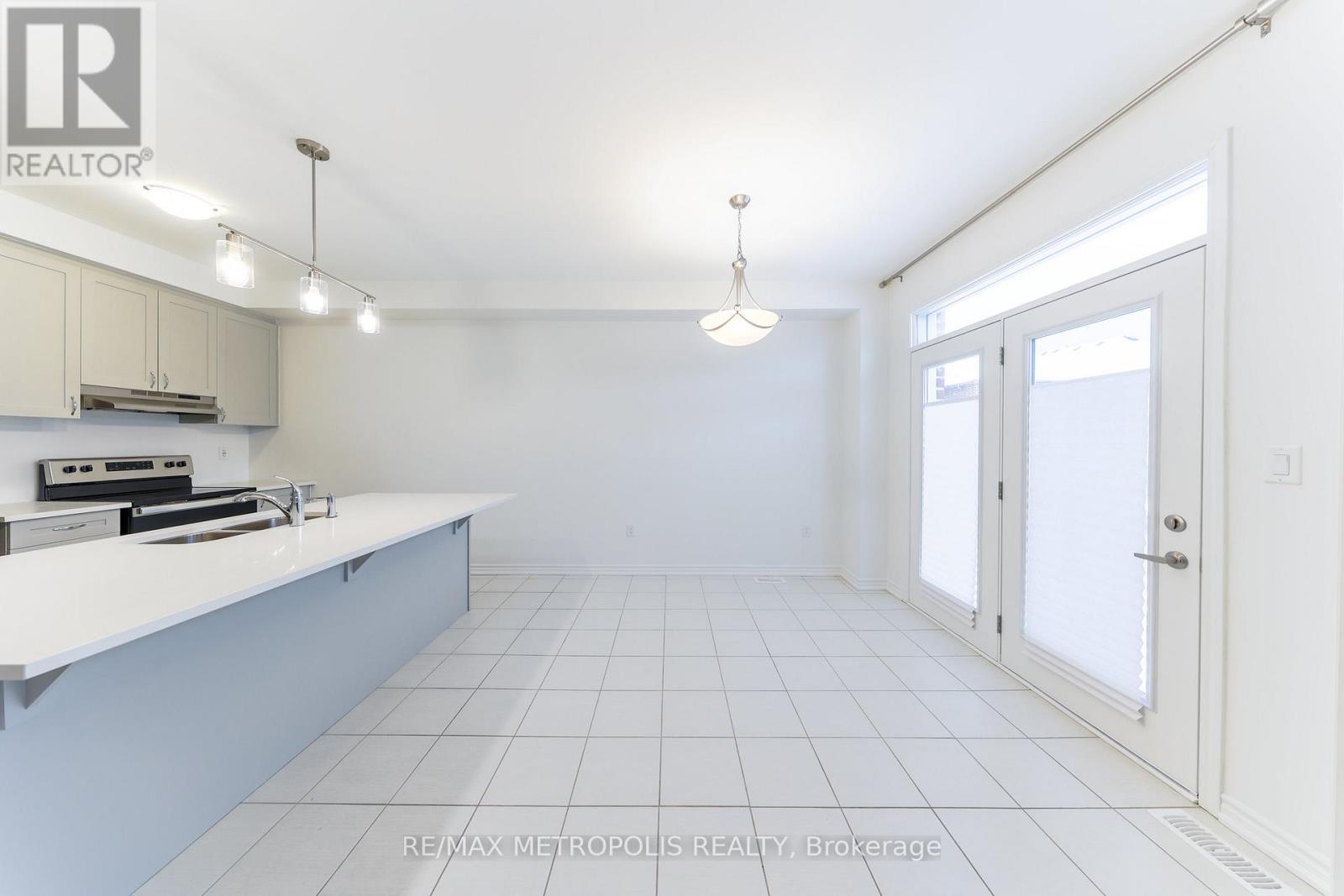 1493 Hawktail Path, Pickering, ON - Indoor Photo Showing Kitchen