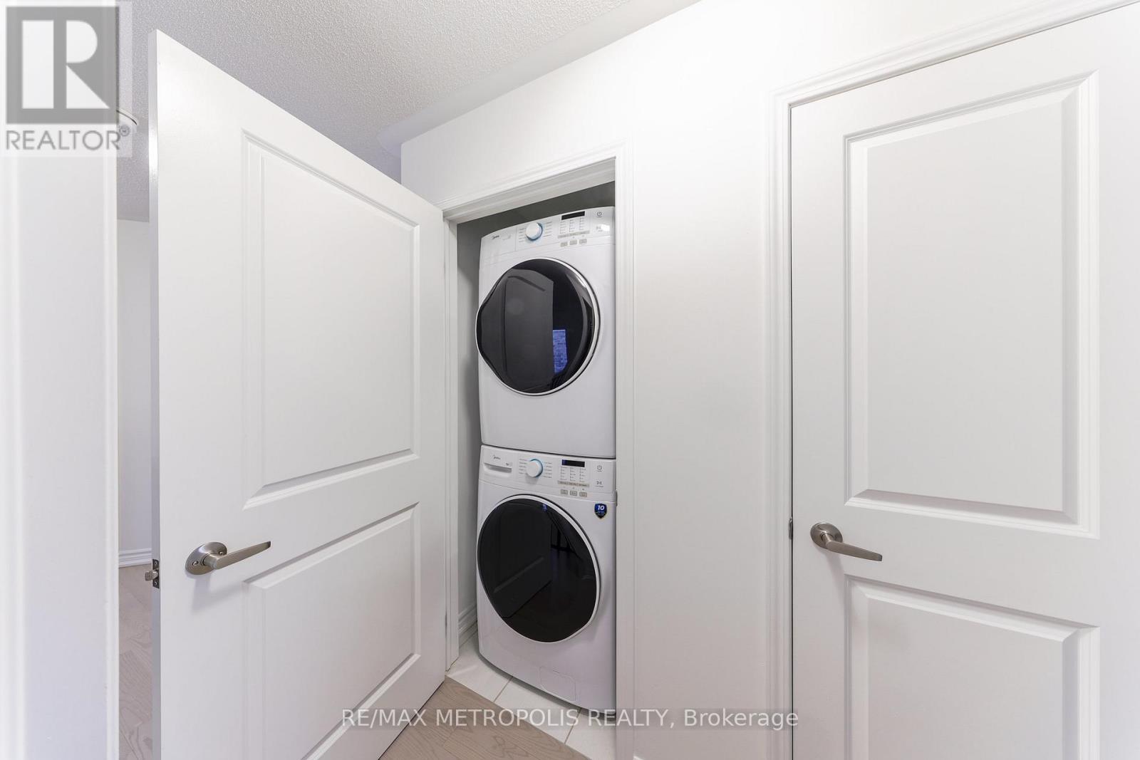 1493 Hawktail Path, Pickering, ON - Indoor Photo Showing Laundry Room
