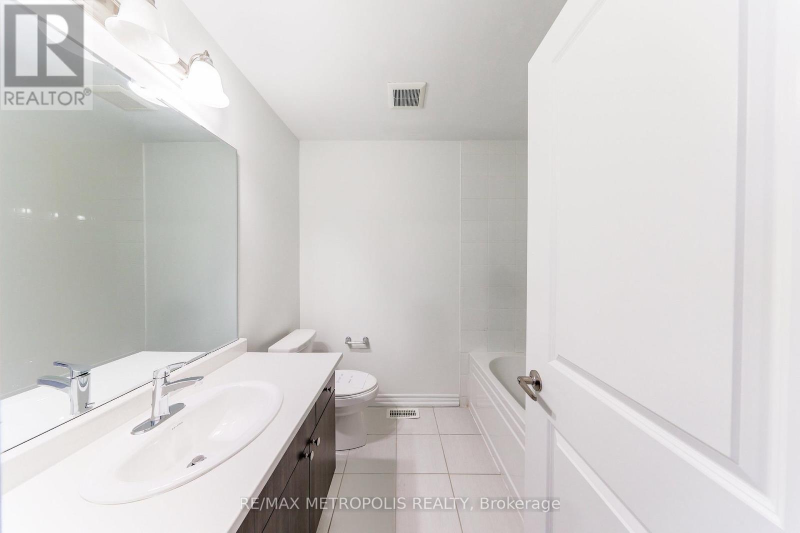 1493 Hawktail Path, Pickering, ON - Indoor Photo Showing Bathroom