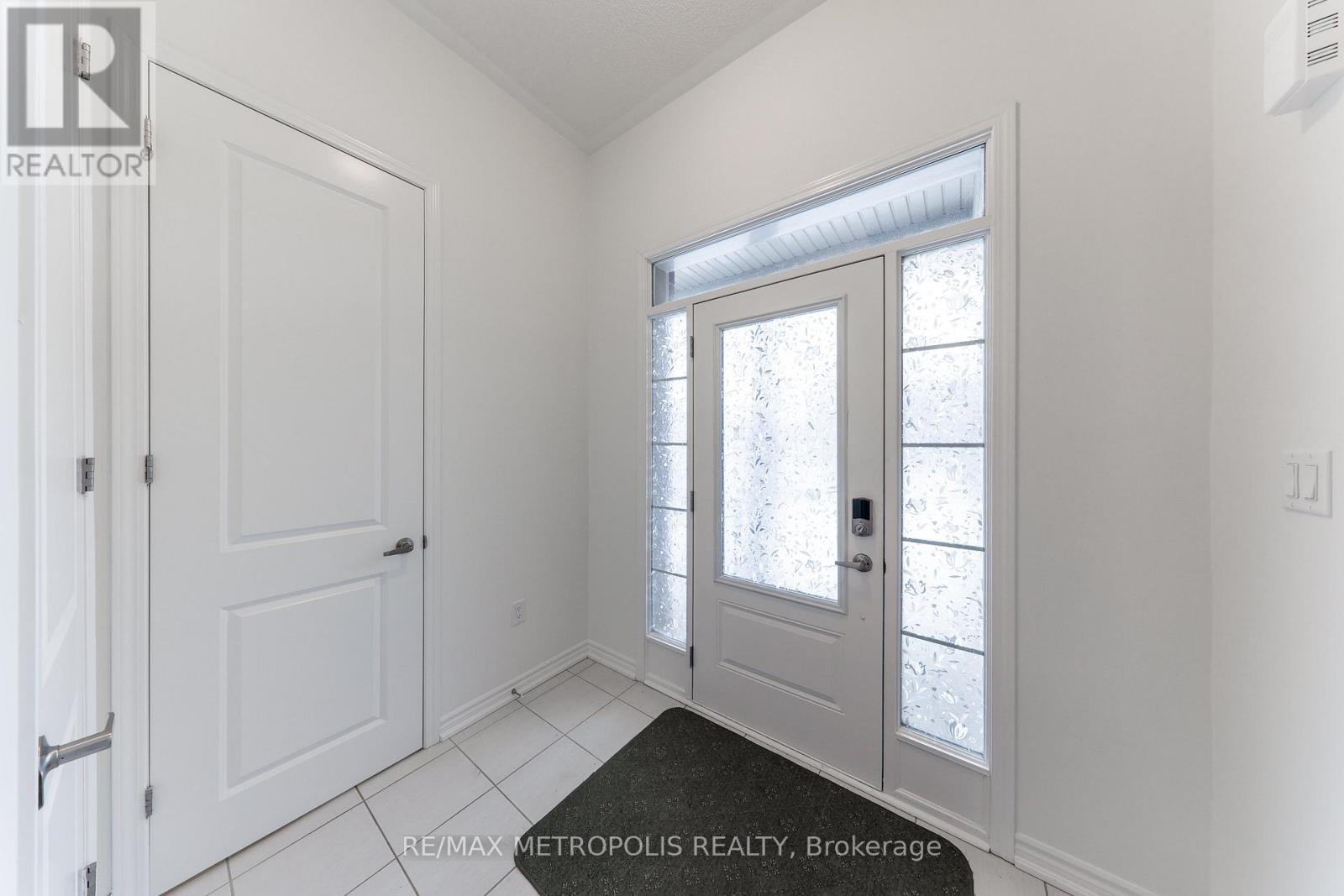 1493 Hawktail Path, Pickering, ON - Indoor Photo Showing Other Room