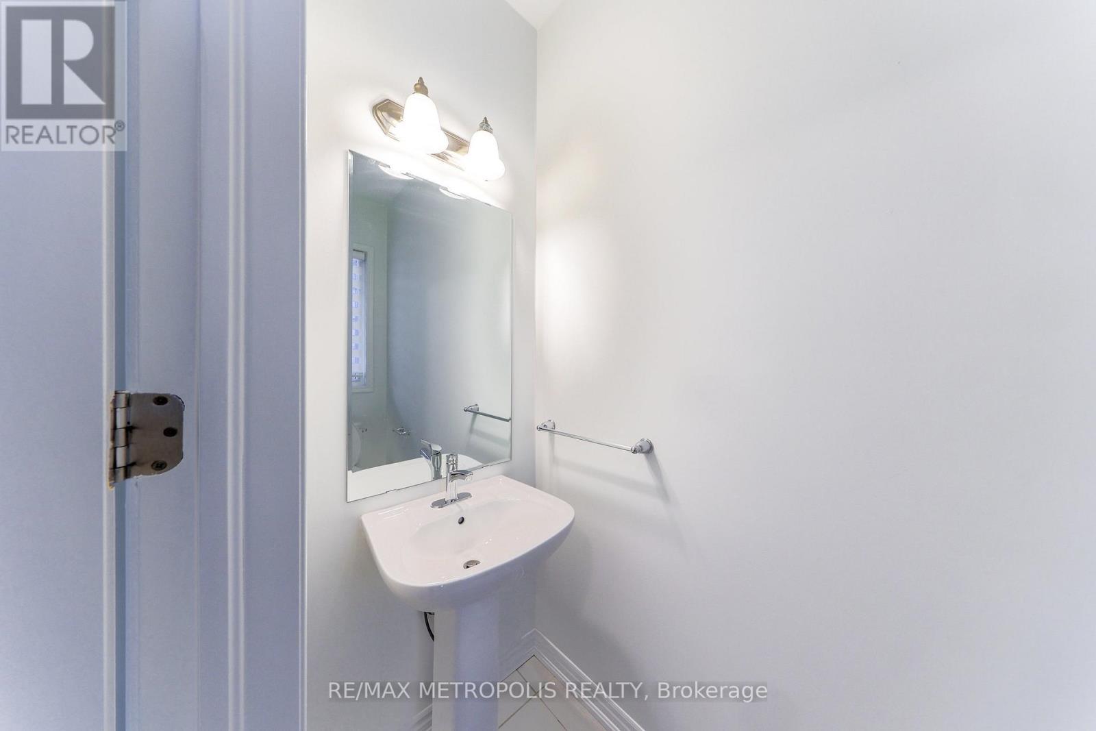 1493 Hawktail Path, Pickering, ON - Indoor Photo Showing Bathroom