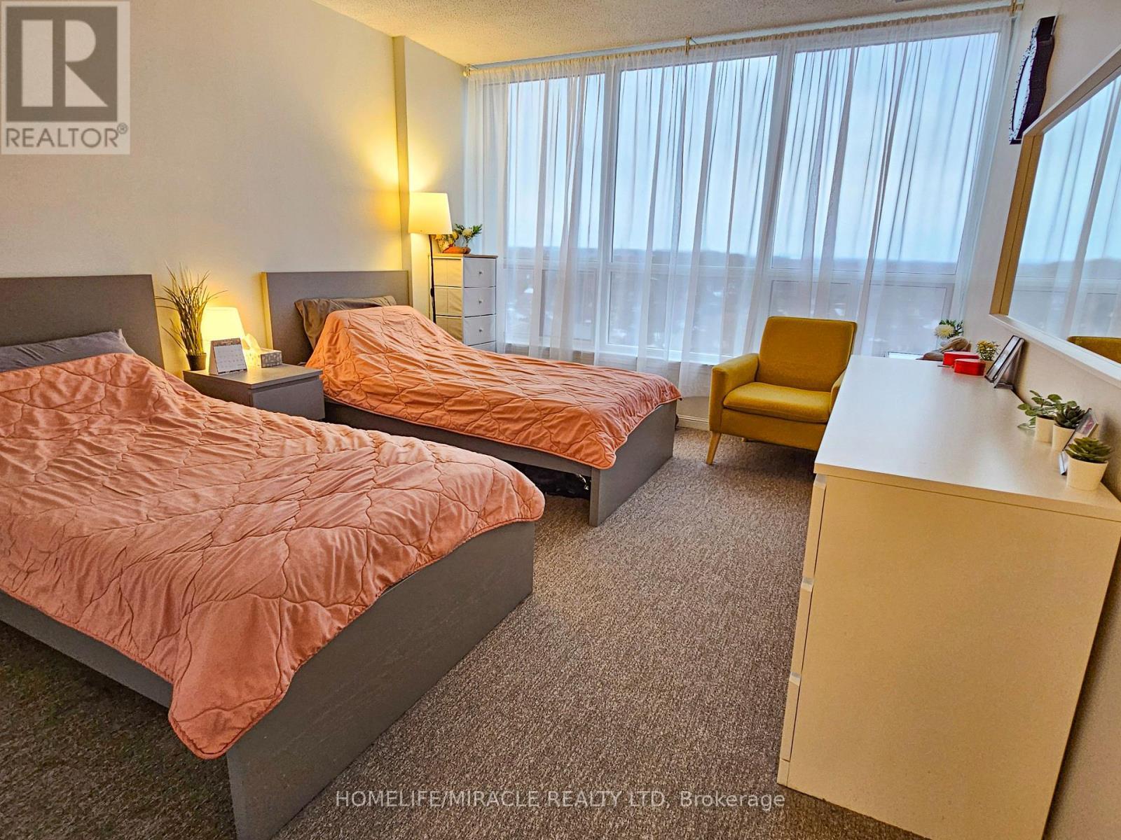 1206 - 12 Laurelcrest Street, Brampton, ON - Indoor Photo Showing Bedroom