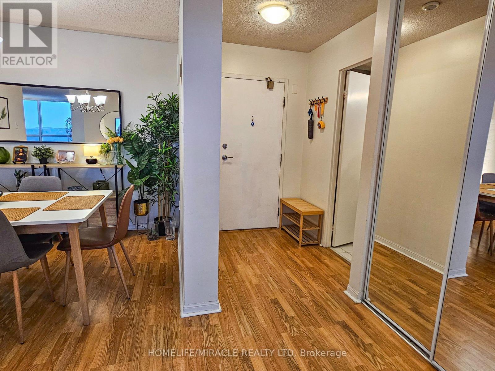 1206 - 12 Laurelcrest Street, Brampton, ON - Indoor