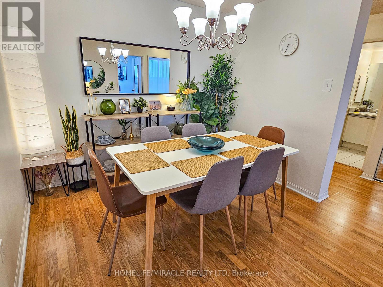 1206 - 12 Laurelcrest Street, Brampton, ON - Indoor Photo Showing Dining Room