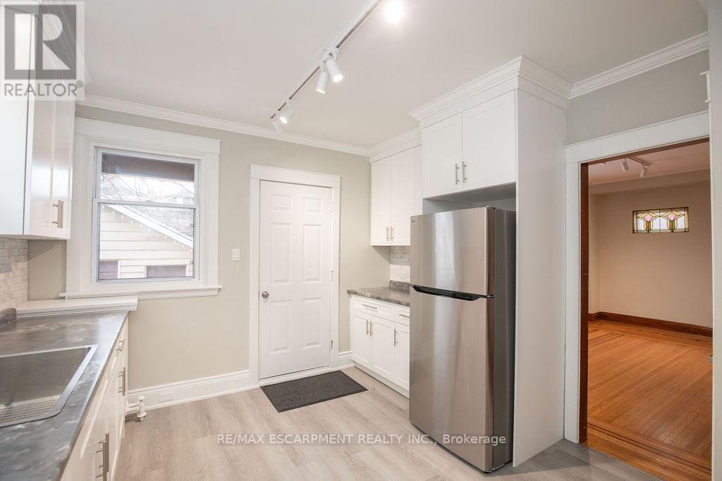 1 - 22 Prospect Street S, Hamilton, ON - Indoor Photo Showing Kitchen