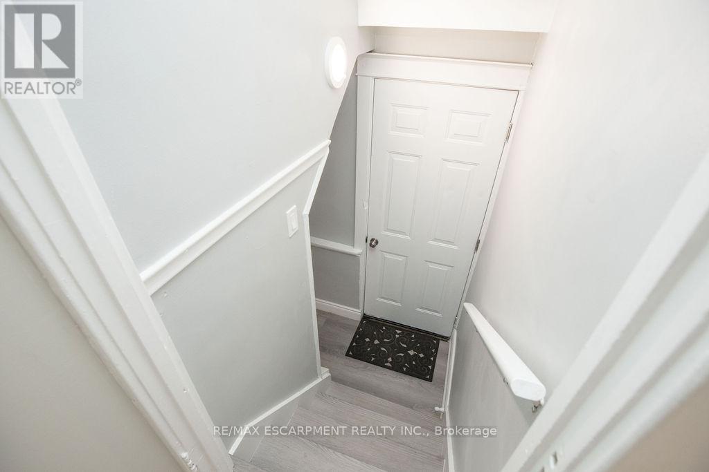 1 - 22 Prospect Street S, Hamilton, ON - Indoor Photo Showing Other Room