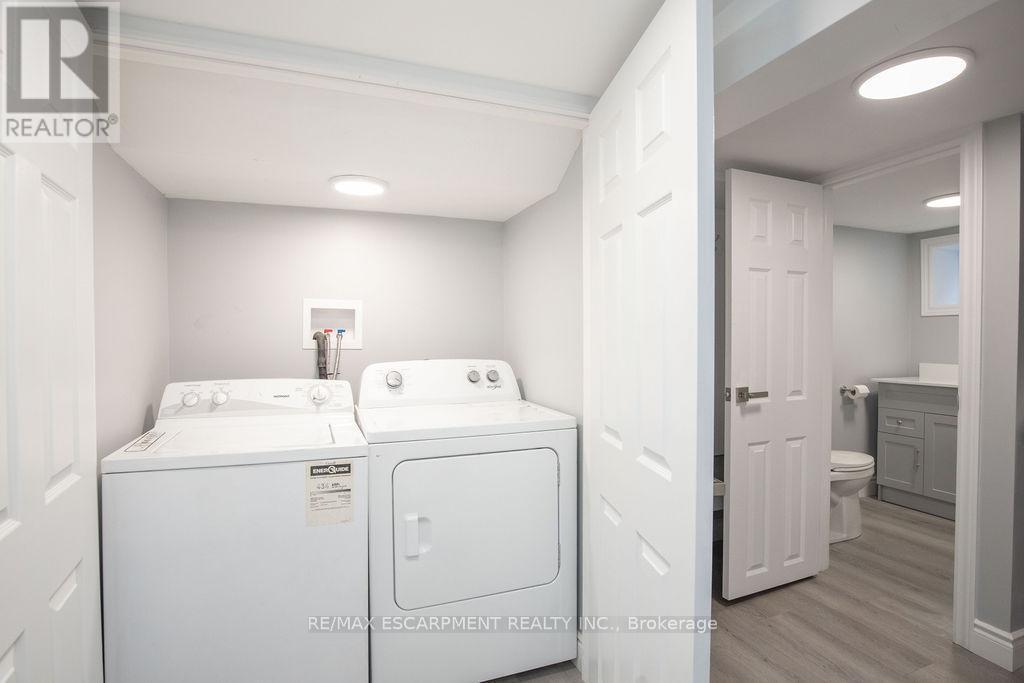 1 - 22 Prospect Street S, Hamilton, ON - Indoor Photo Showing Laundry Room