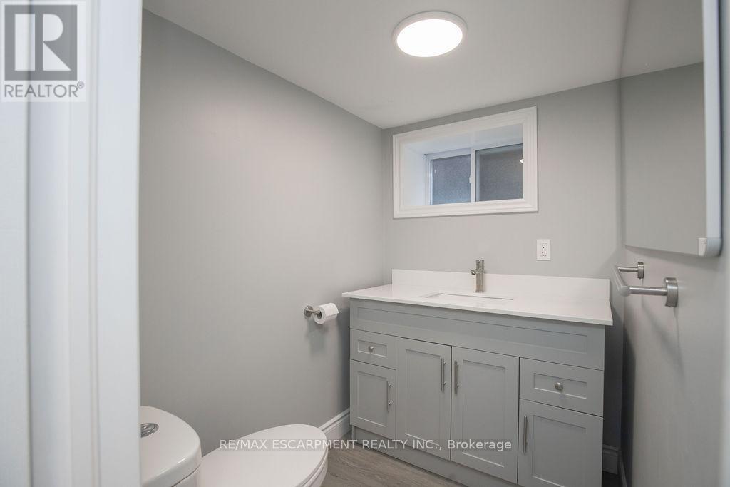 1 - 22 Prospect Street S, Hamilton, ON - Indoor Photo Showing Bathroom
