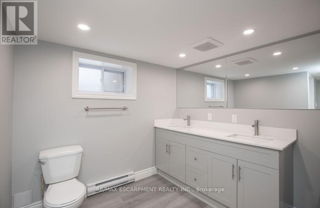 1 - 22 Prospect Street S, Hamilton, ON - Indoor Photo Showing Bathroom