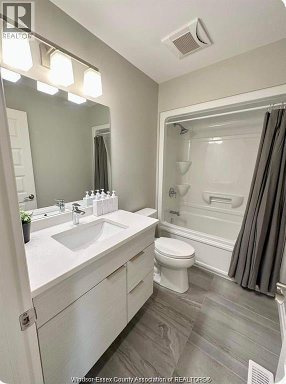 725 Brownstone Drive, Lakeshore, ON - Indoor Photo Showing Bathroom