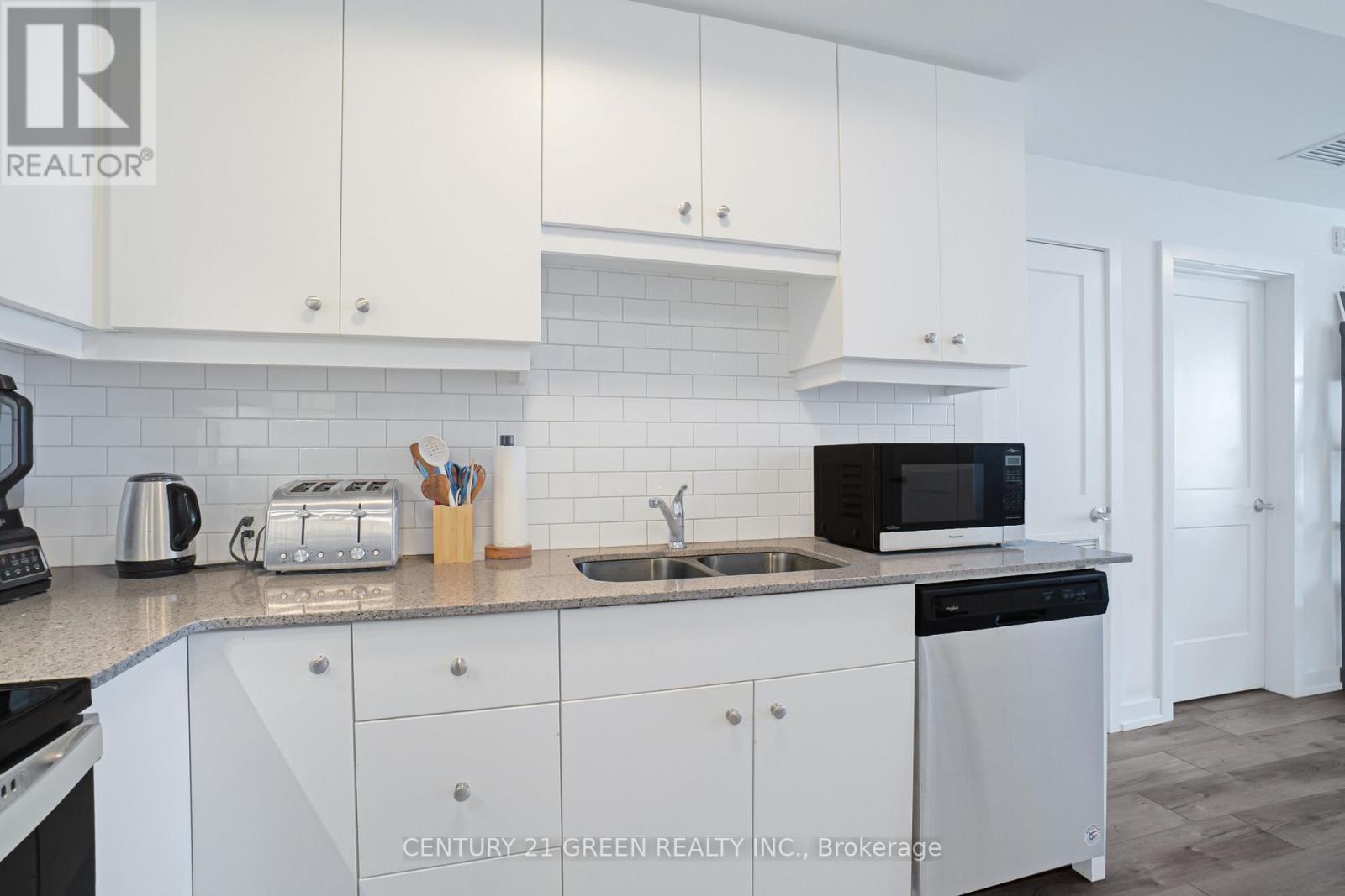 407 - 255 Northfield Drive E, Waterloo, ON - Indoor Photo Showing Kitchen With Double Sink