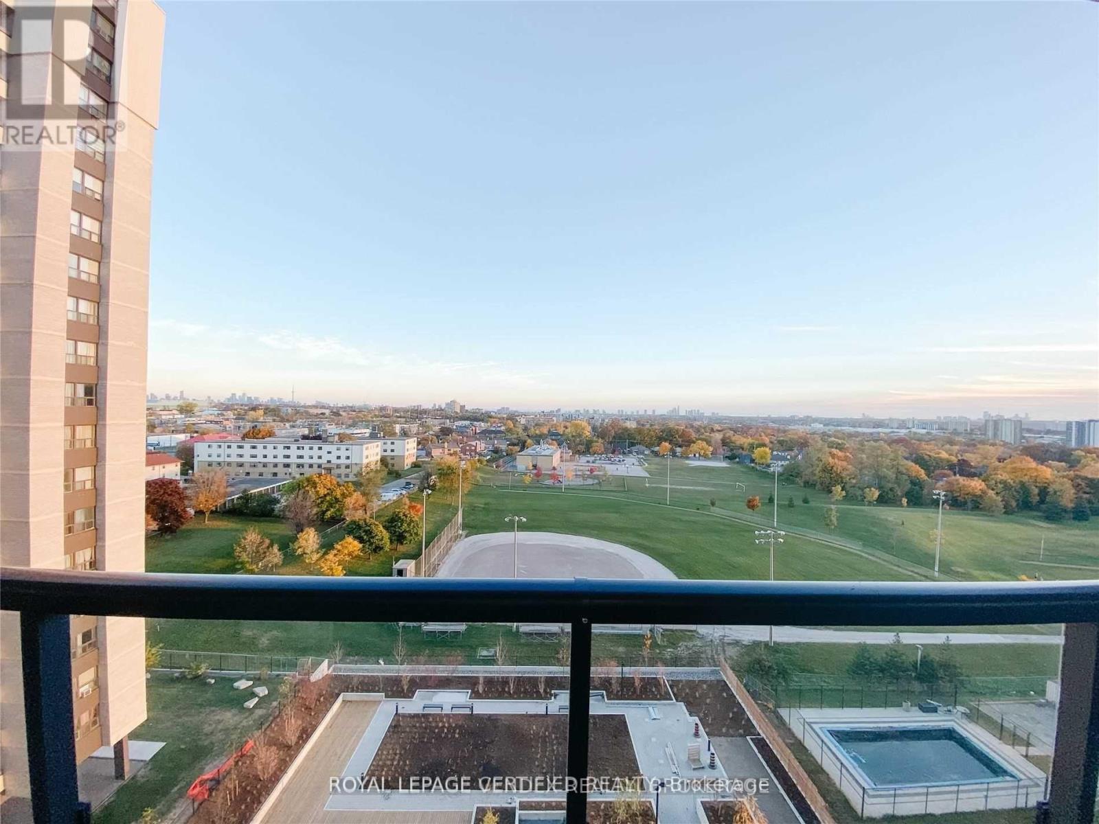 1009 - 1461 Lawrence Avenue W, Toronto, ON - Outdoor With View