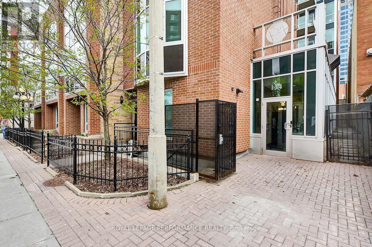 103 - 134 York Street, Ottawa, ON - Outdoor