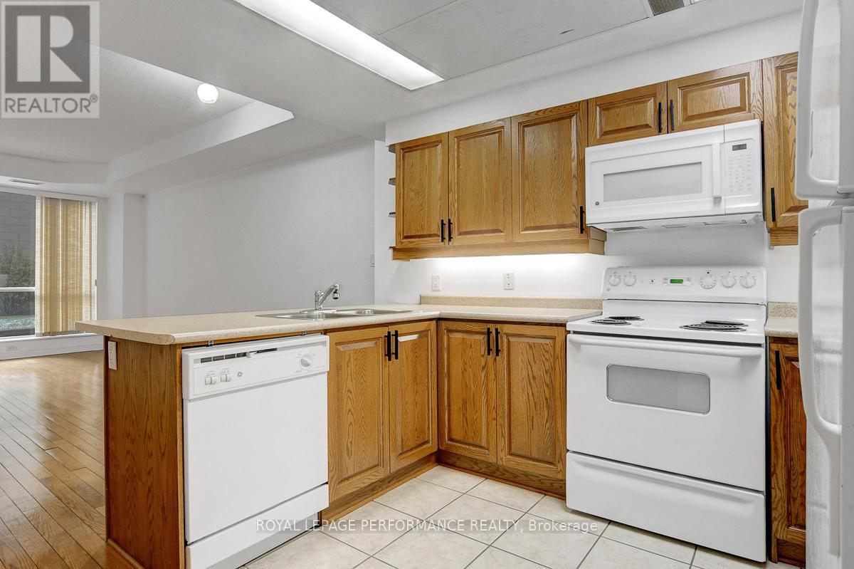 103 - 134 York Street, Ottawa, ON - Indoor Photo Showing Kitchen With Double Sink