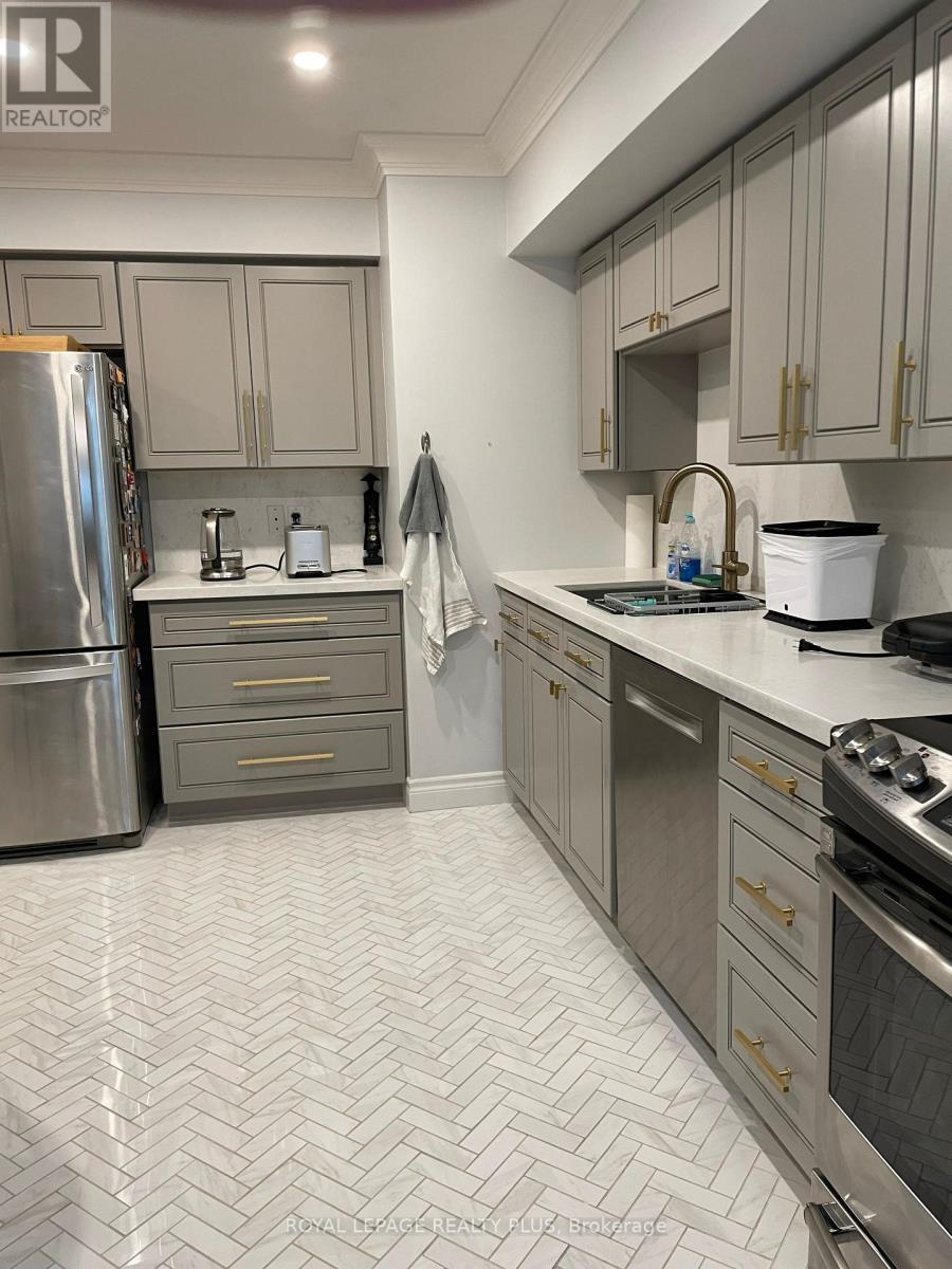 38C Shank Street, Toronto, ON - Indoor Photo Showing Kitchen With Stainless Steel Kitchen