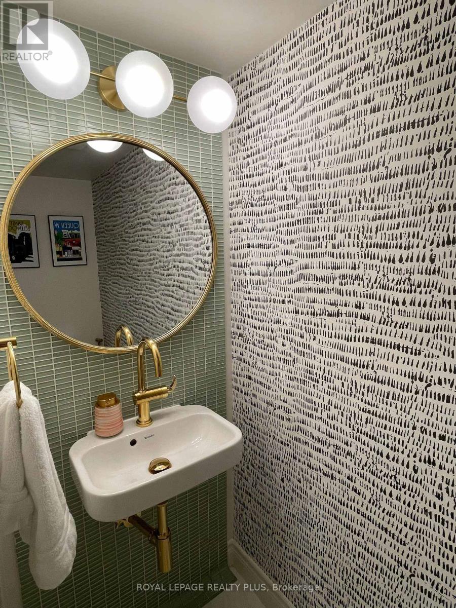 38C Shank Street, Toronto, ON - Indoor Photo Showing Bathroom