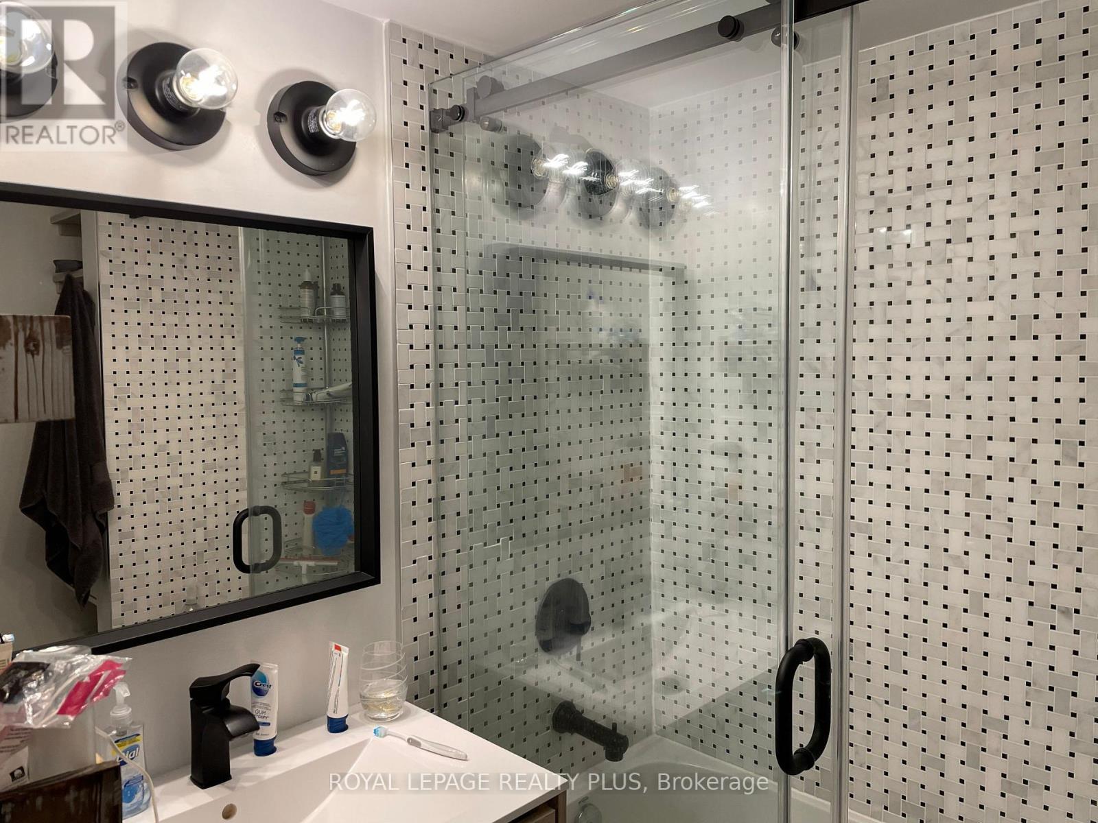 38C Shank Street, Toronto, ON - Indoor Photo Showing Bathroom