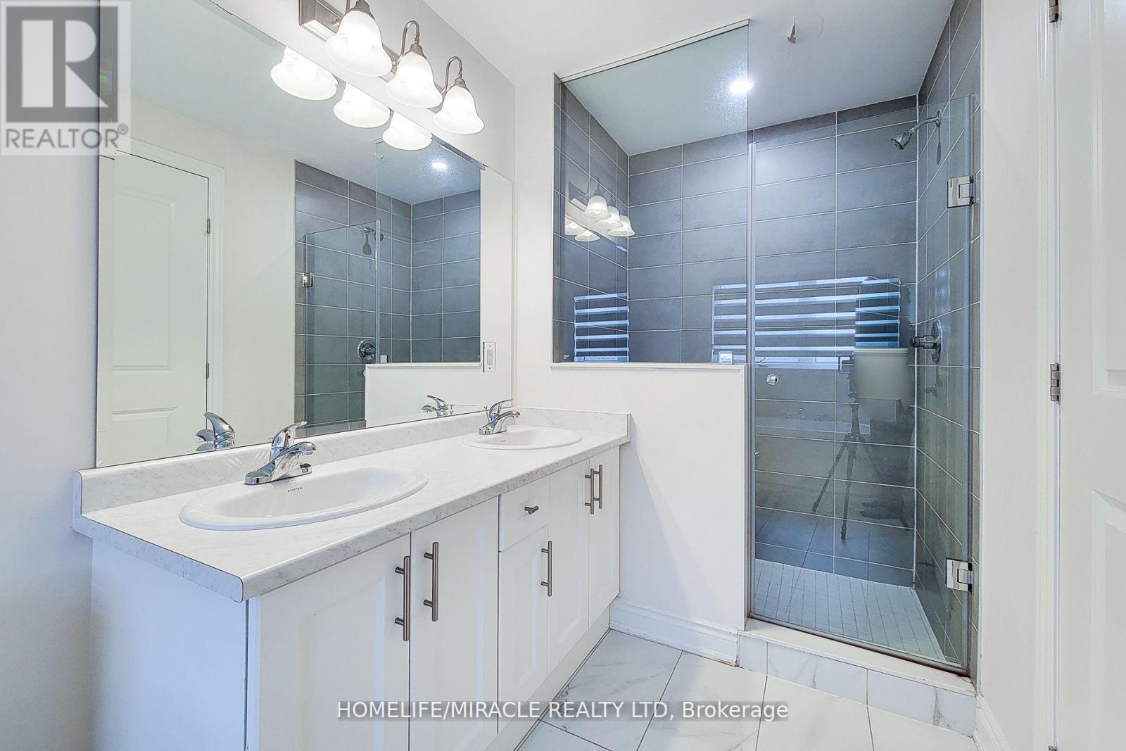 1101 Garner Road, Hamilton, ON - Indoor Photo Showing Bathroom