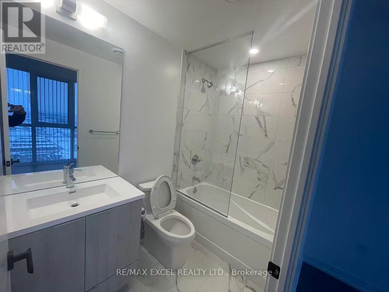 4006 - 8 Interchange Way, Vaughan, ON - Indoor Photo Showing Bathroom