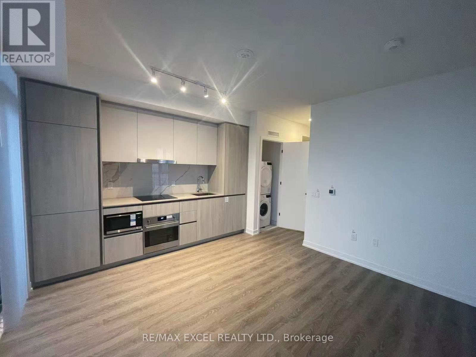 4006 - 8 Interchange Way, Vaughan, ON - Indoor Photo Showing Kitchen