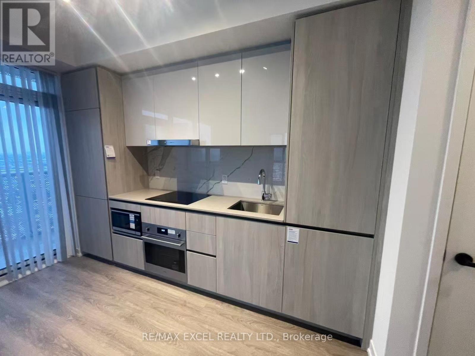 4006 - 8 Interchange Way, Vaughan, ON - Indoor Photo Showing Kitchen