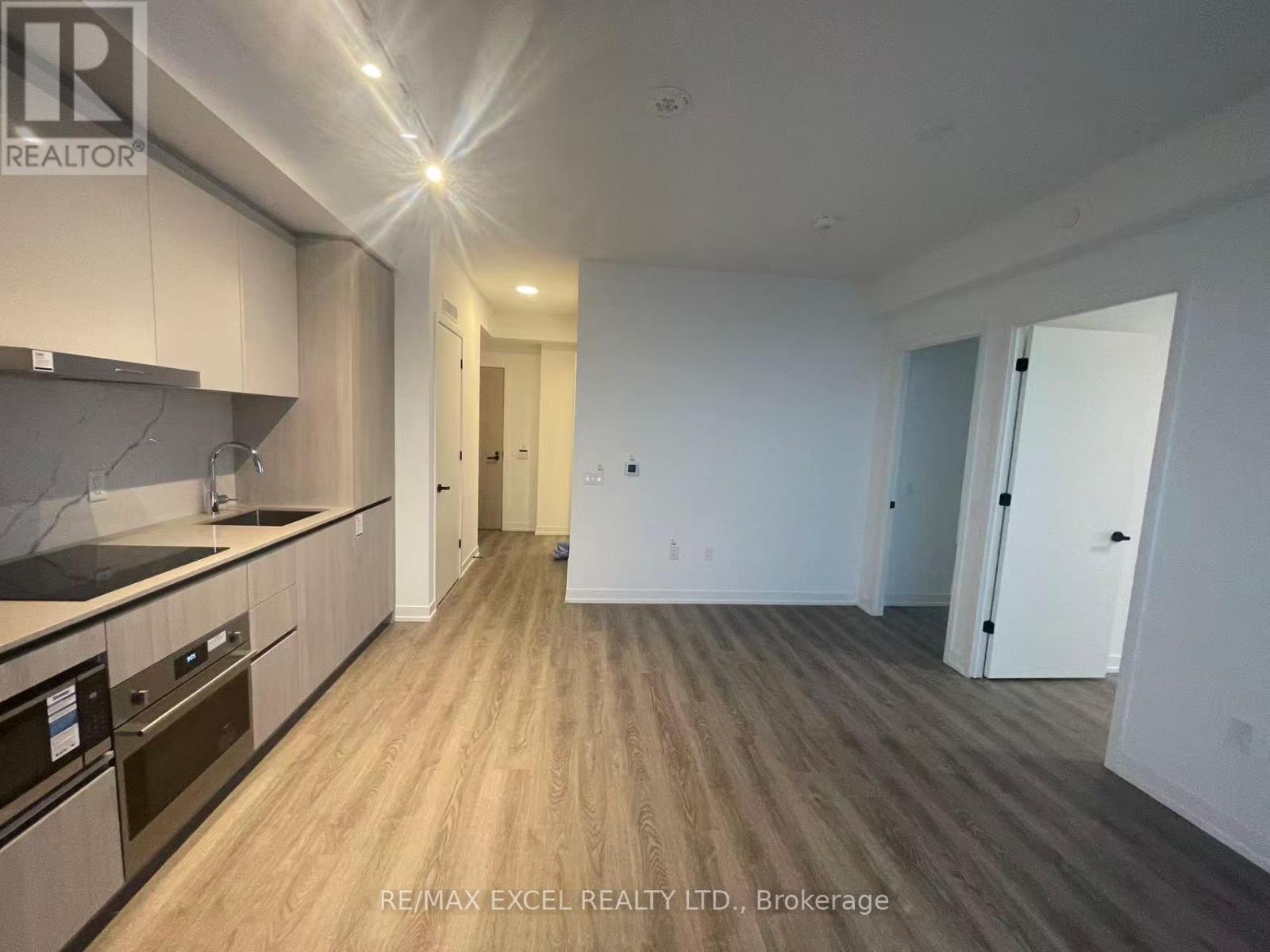 4006 - 8 Interchange Way, Vaughan, ON - Indoor